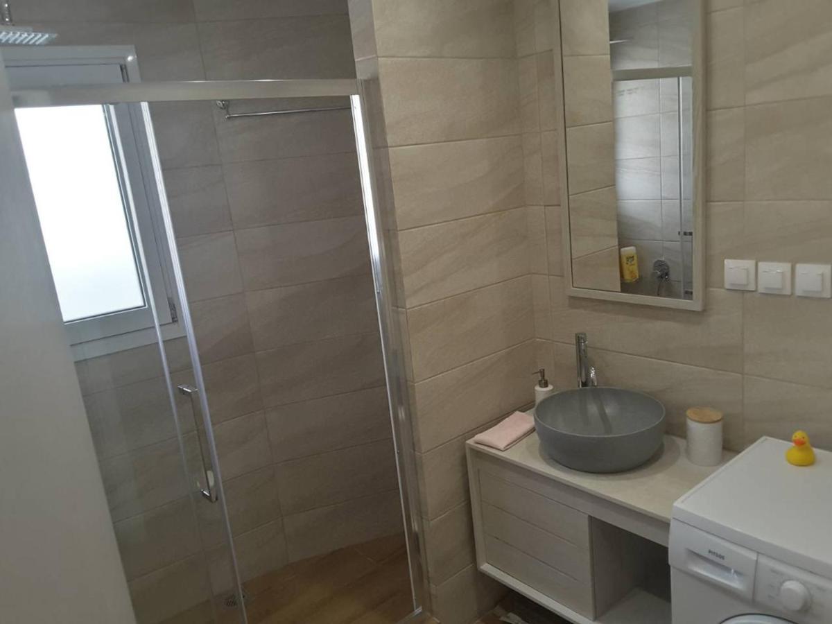Seaview Apartment In Theheart Of Loutraki Eksteriør billede
